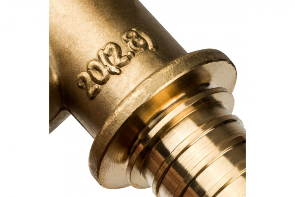 Угольник настенный с креплением 20xRp 3/4″ STOUT