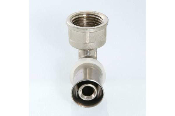 Угольник пресс перех. внут, 20х3/4