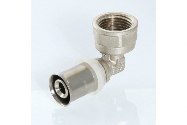 Угольник пресс перех. внут, 20х3/4